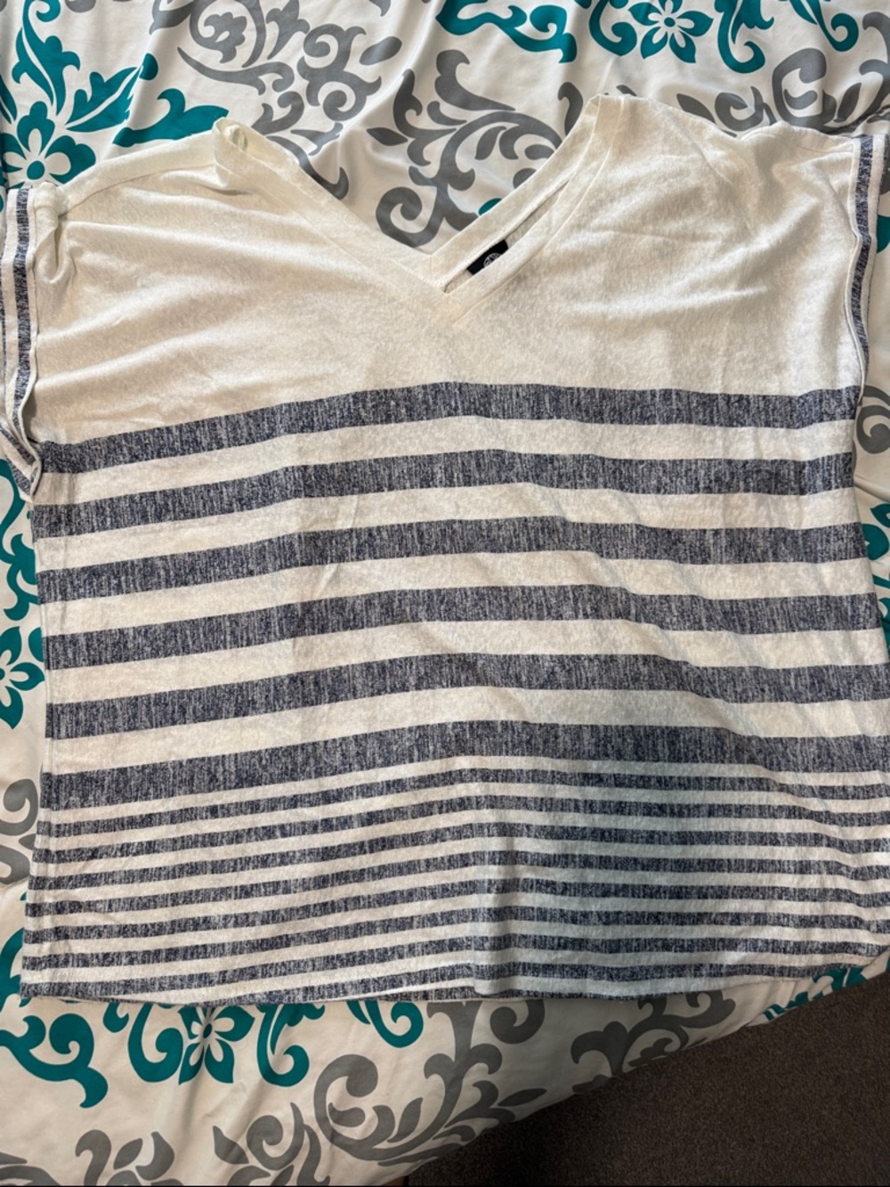 bobeau White & Navy Lightweight Knit Top
